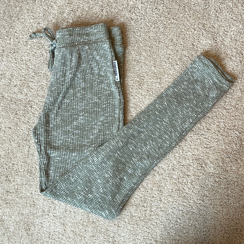 Gymshark XS green slounge leggings